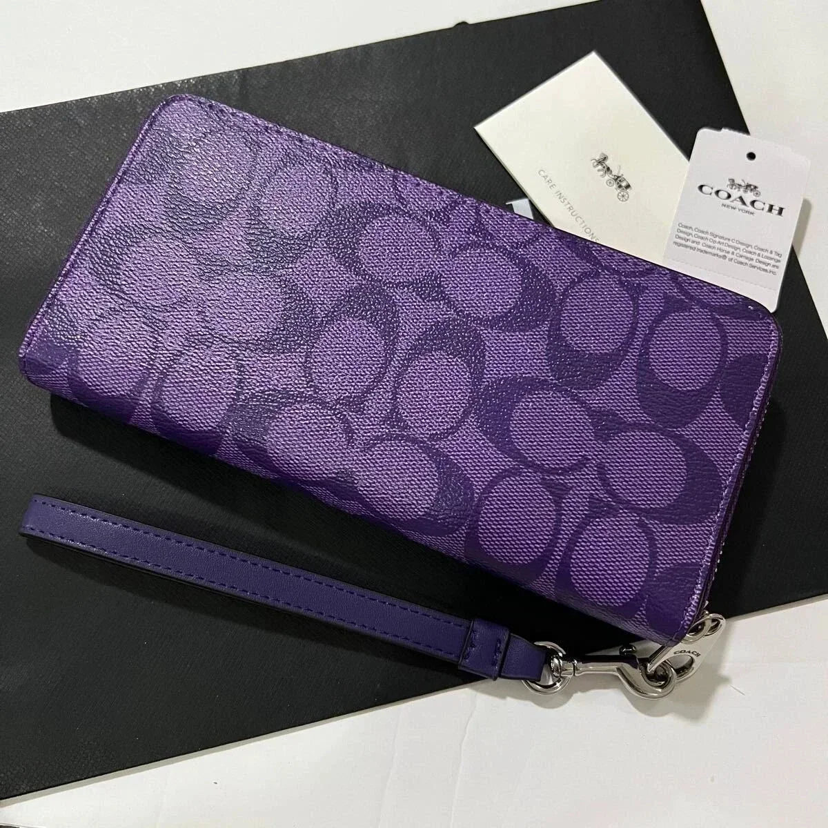 Coach Long Round Zip Wallet with Strap – Purple Signature C4452 – New - Vanrique